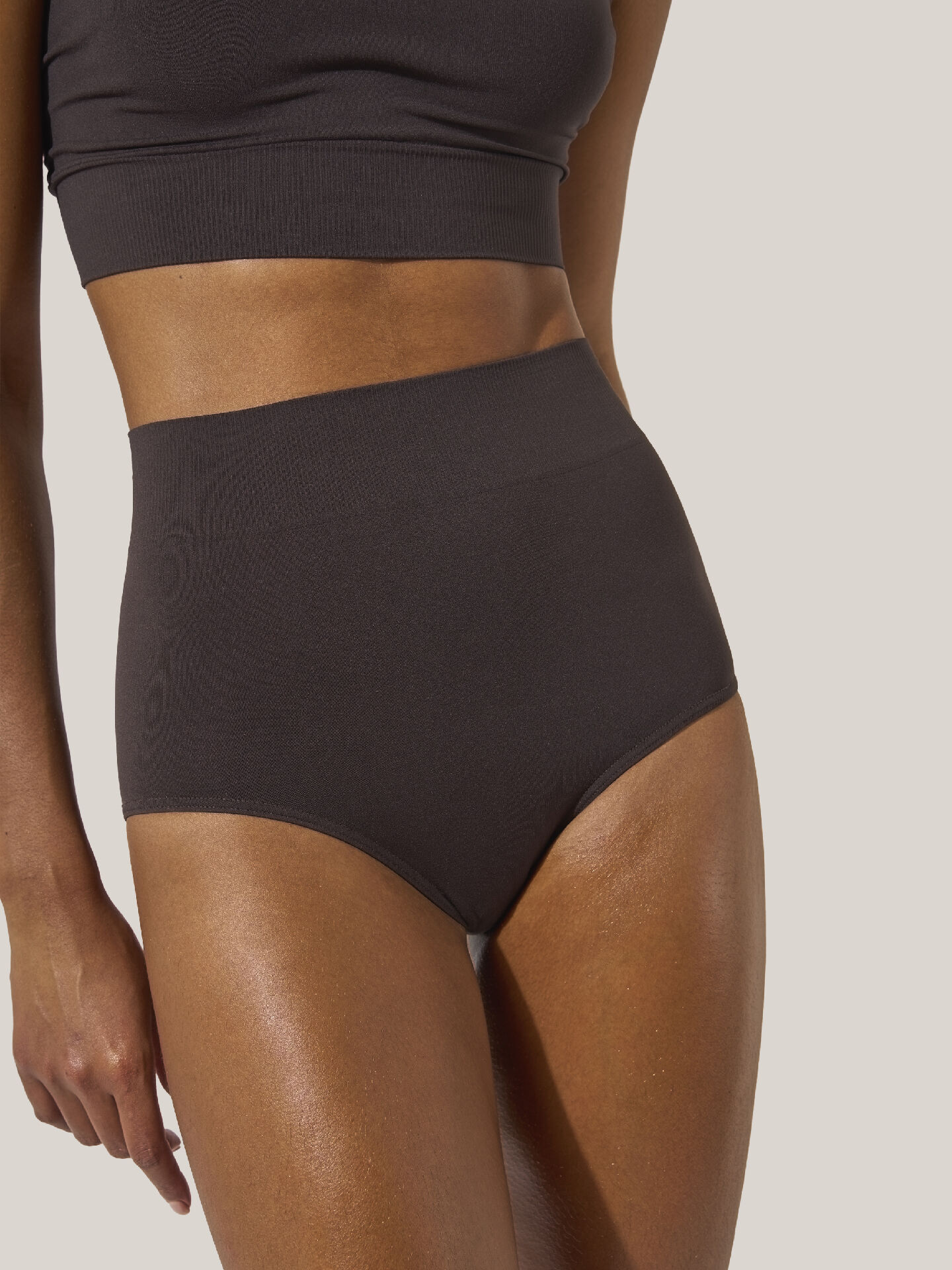 SEAMLESS SHORTS