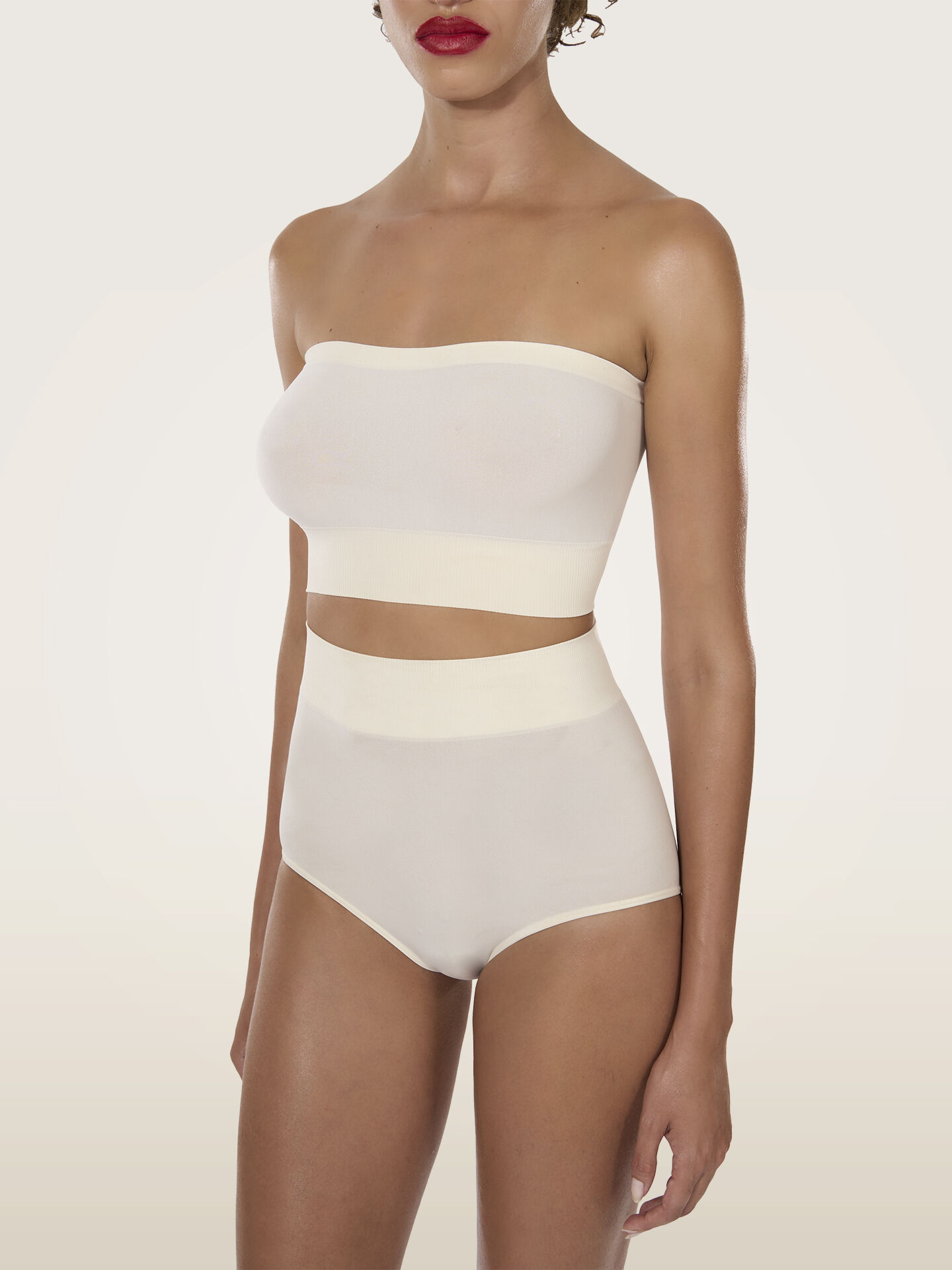 SEAMLESS SHORTS
