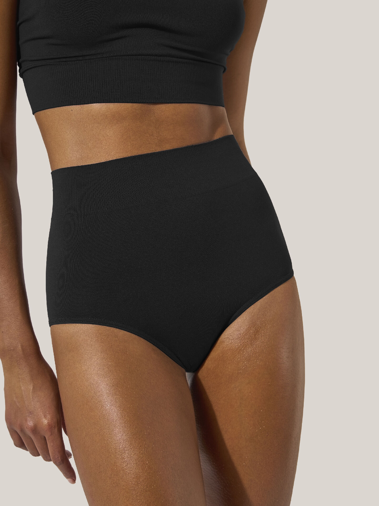 SEAMLESS SHORTS